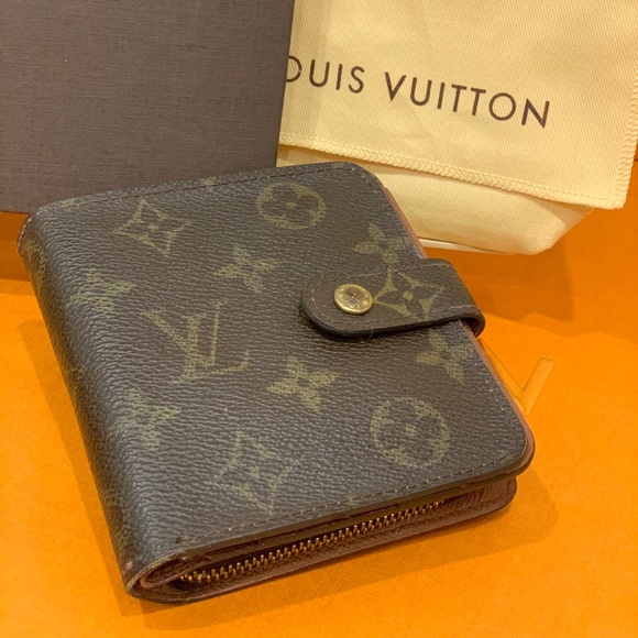 Louis Vuitton Monogram Compact Zip Bifold Wallet - Picture 3 of 16